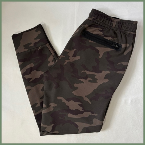 AE Camo Sweatsuit (2 piece) - Picture 11 of 13